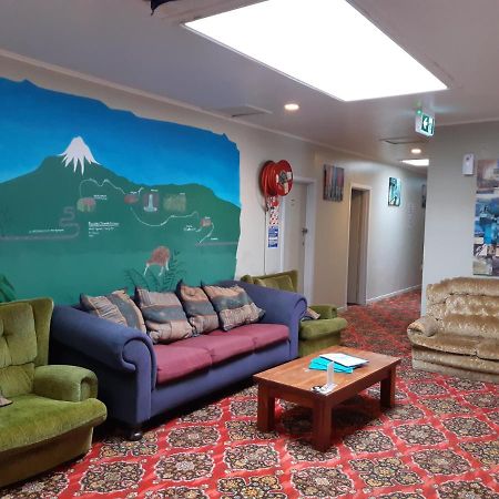 Хостел Ariki Backpackers Нью-Плимут Экстерьер фото