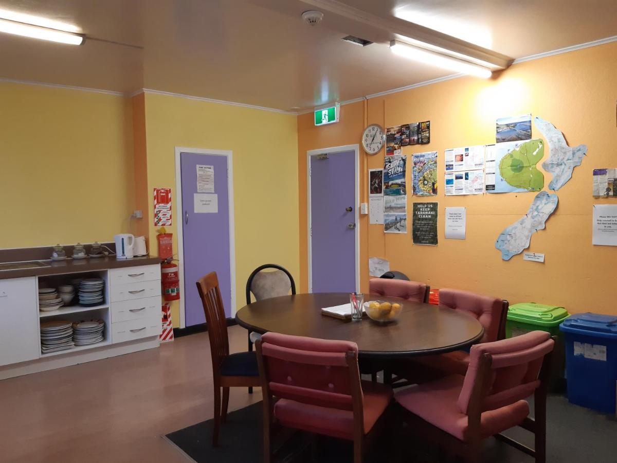 Хостел Ariki Backpackers Нью-Плимут Экстерьер фото