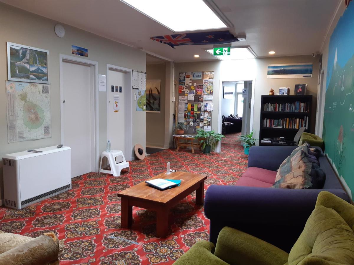 Хостел Ariki Backpackers Нью-Плимут Экстерьер фото
