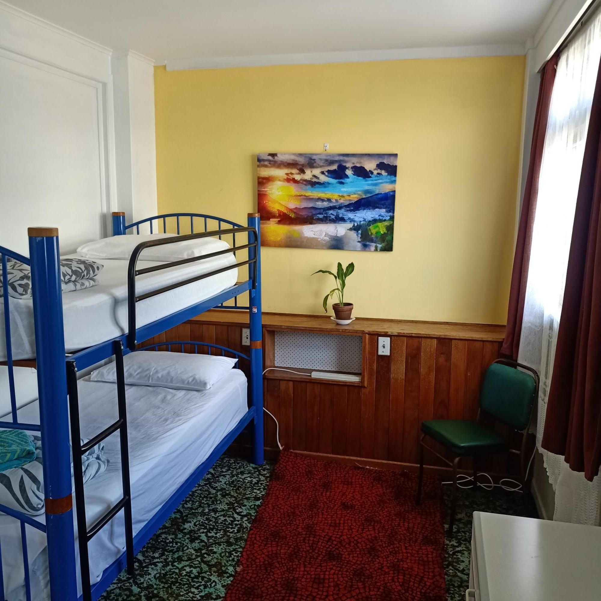 Хостел Ariki Backpackers Нью-Плимут Номер фото